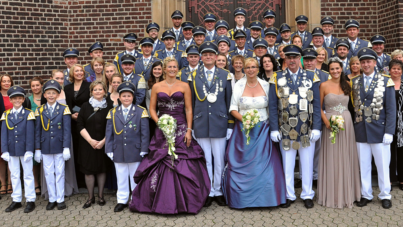 Das Tambourcorps „Frohsinn“ Düsseldorf-Flehe gegr. 1919 e. V. mit dem Fleher Schützenkönig 2015: Fricke, Klaus III.