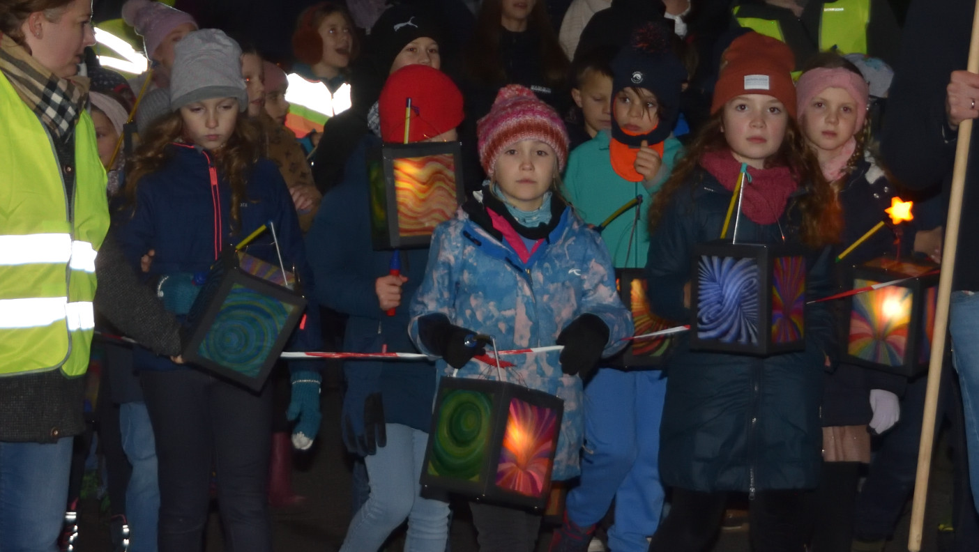 „Ich geh mit meiner Laterne …“ – Schon die frühen Christen kannten Lichterprozessionen, mit denen sie mutmaßlich auch den Heiligen Martin an seinem Gedenktag ehrten.