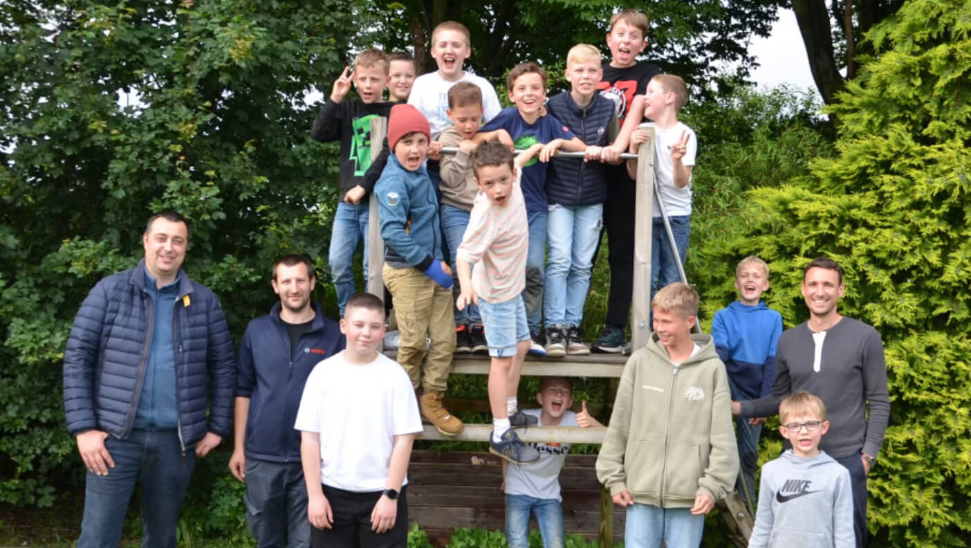 Das Training macht sichtbar Spaß. Doch wer wird beim kommenden Heimatfest in Düssel­dorf-Flehe auf dem Schützen­platz an der Fleher Straße neuer Pagenkönig? Erleben Sie es mit!