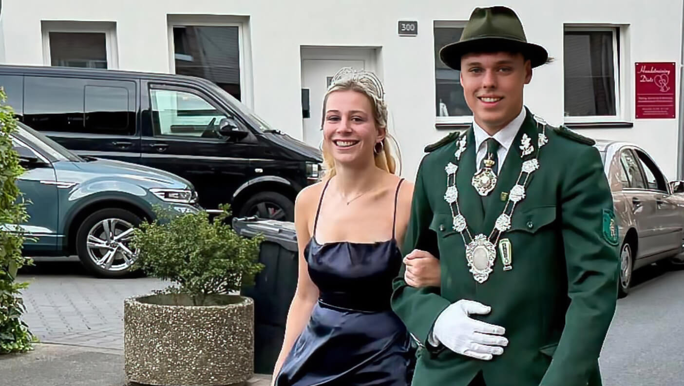 Jungschützenkönig 2025/2026 der Fleher Schützen: Markus Henninghaus, begleitet von seiner Königin Marie.