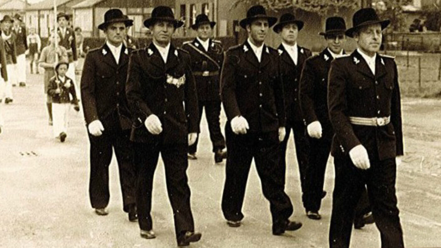 Ein fotografischer Rückblick ins Jahr 1950, als der (Wieder-)Aufbau auch in Düsseldorf-Flehe in vollem Gange war. In der „Ära des Neuanfangs“ hatte sich altes Brauchtum erhalten. Ein fotografischer Rückblick ins Jahr 1950, als der (Wieder-)Aufbau auch in Düsseldorf-Flehe in vollem Gange war. In der „Ära des Neuanfangs“ hatte sich altes Brauchtum erhalten.