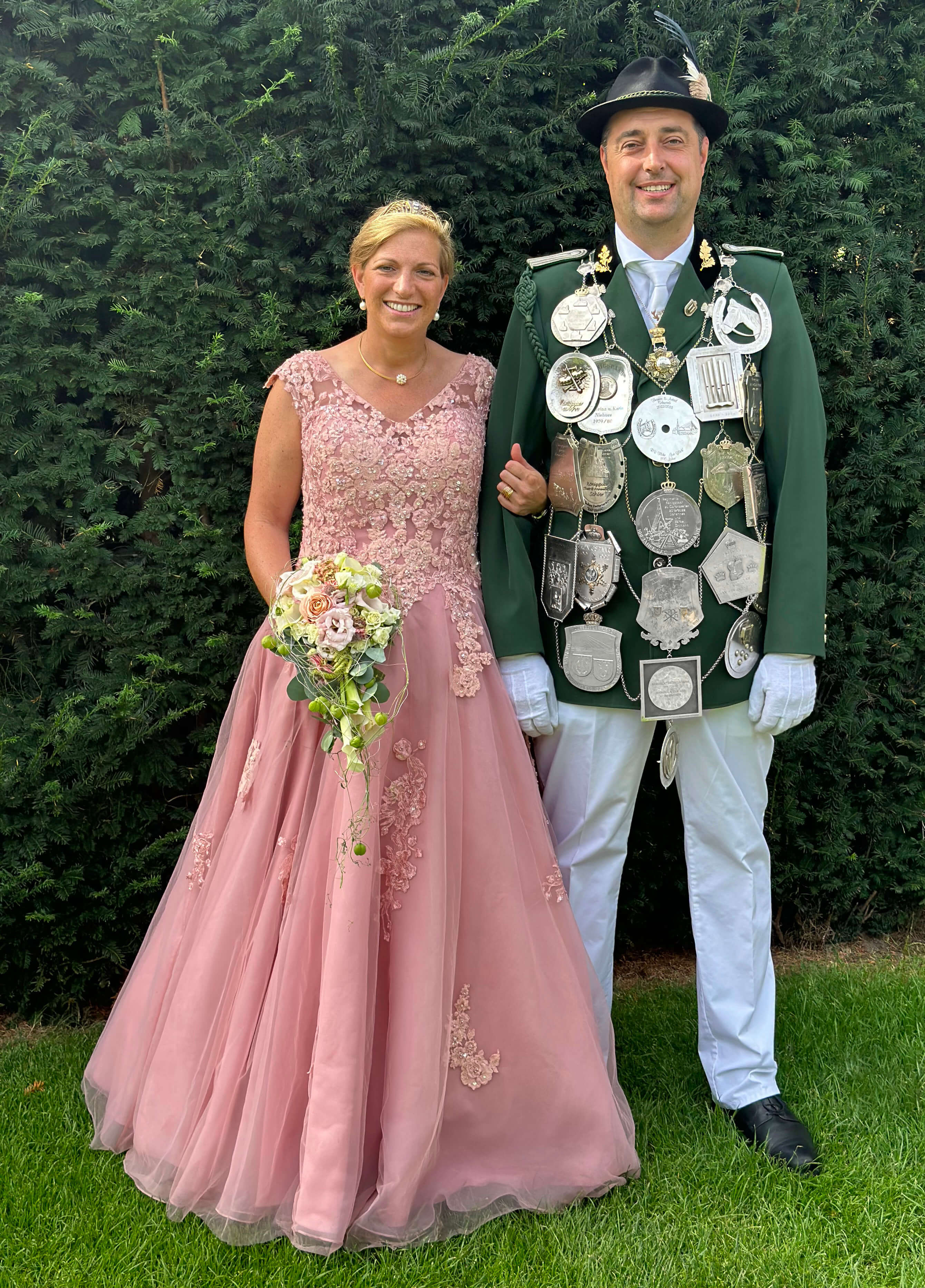 Die Majestäten der Fleher Schützen 2023/24: Thomas III. und Sabine Schier. Der amtierende Schützen­könig gehört der 1. Hubertus-Jäger-Kompanie an.