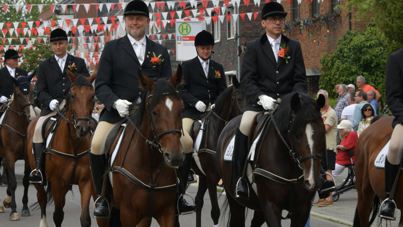 Der Reiterverein „Gut Glück“ Düsseldorf-Flehe e. V. freut sich alljährlich auf die Teilnahme am Fleher Schützenfest. Der Reiterverein „Gut Glück“ Düsseldorf-Flehe e. V. freut sich alljährlich auf die Teilnahme am Fleher Schützenfest.